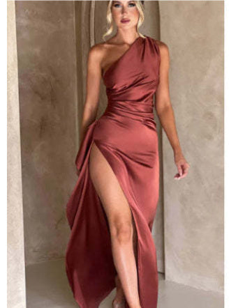 Robe Fendue Sexy à Une Épaule – Satin Uni, Dos Nu, Élégante et Moulante pour l’Été
